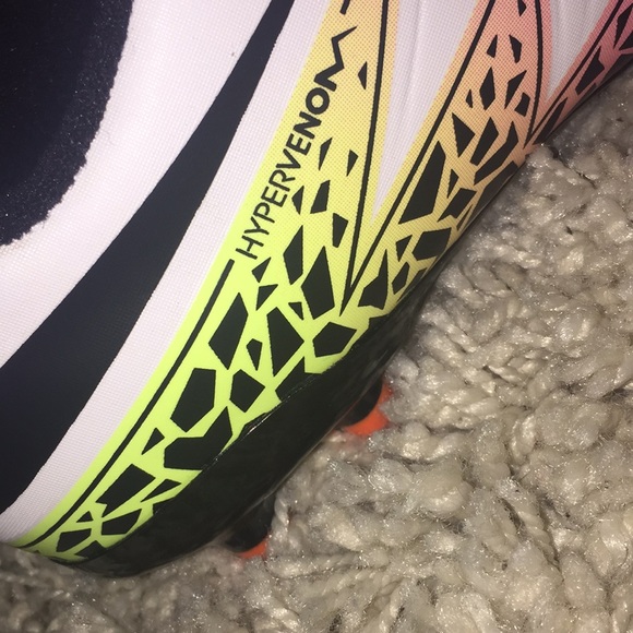 Nike Hypervenom Cleats - Picture 3 of 7